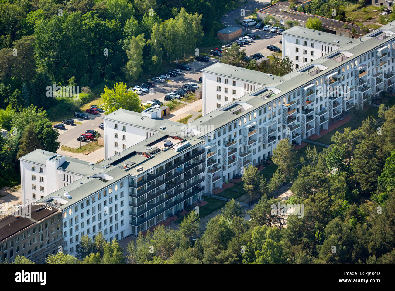 KdF Bad Prora, ehemaligen Holiday Resort der Nationalsozialisten Kraft durch Freude, mit Sandstrand von Binz auf der Insel Rügen, Rügen, Ostsee, Binz, Küste, Strand, Stühle, Binz, Ostsee, Mecklenburg-Vorpommern, Vorpommern, Mecklenburg-Vorpommern, Deutschland Stockfoto