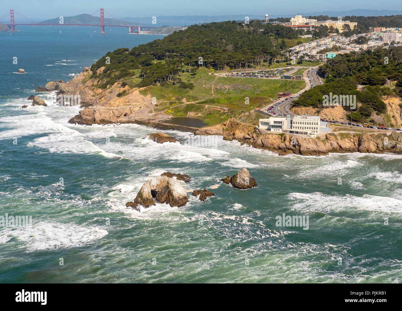 Seal Rocks vor Cliff House und Sutro-bäder, Pazifischer Ozean, Ocean Beach, San Francisco, San Francisco Bay Area, Vereinigten Staaten von Amerika, Kalifornien, USA Stockfoto