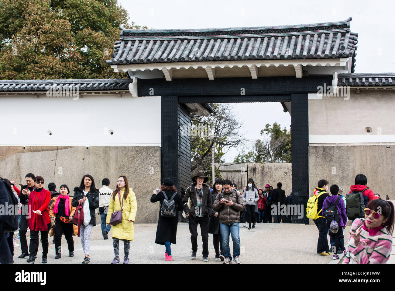 Eingangstor zum Schloss von Osaka, Japan Stockfoto