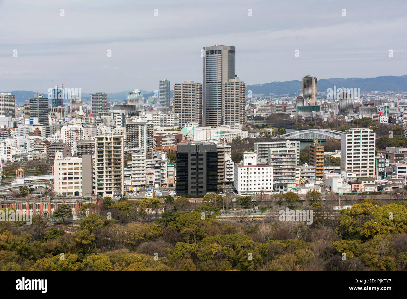 Stadt Panorama vom Turm der Burg von Osaka, Japan Stockfoto