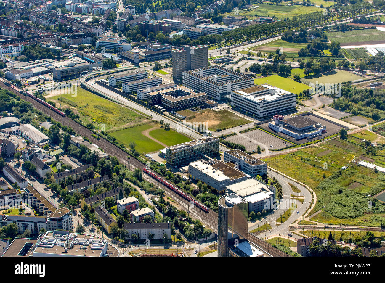 Land Landeskriminalamt Nordrhein-Westfalen mit Hubschrauberlandeplatz, Düsseldorf, Rheinland, Nordrhein-Westfalen, Deutschland Stockfoto