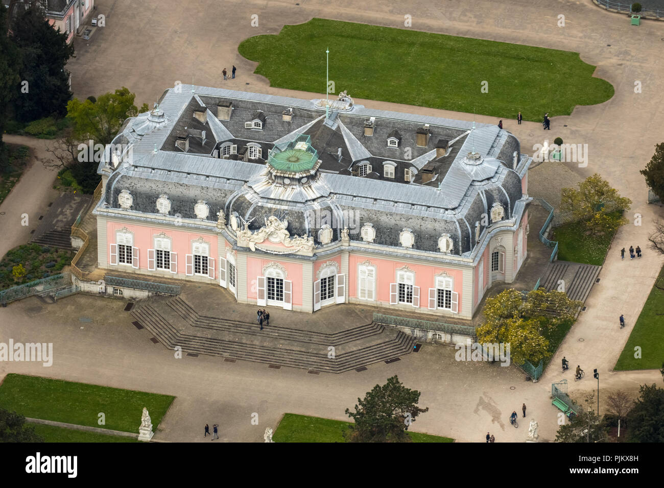Schloss Benrath mit Schlossteich und Schloss Garten, Benrather Schloss
