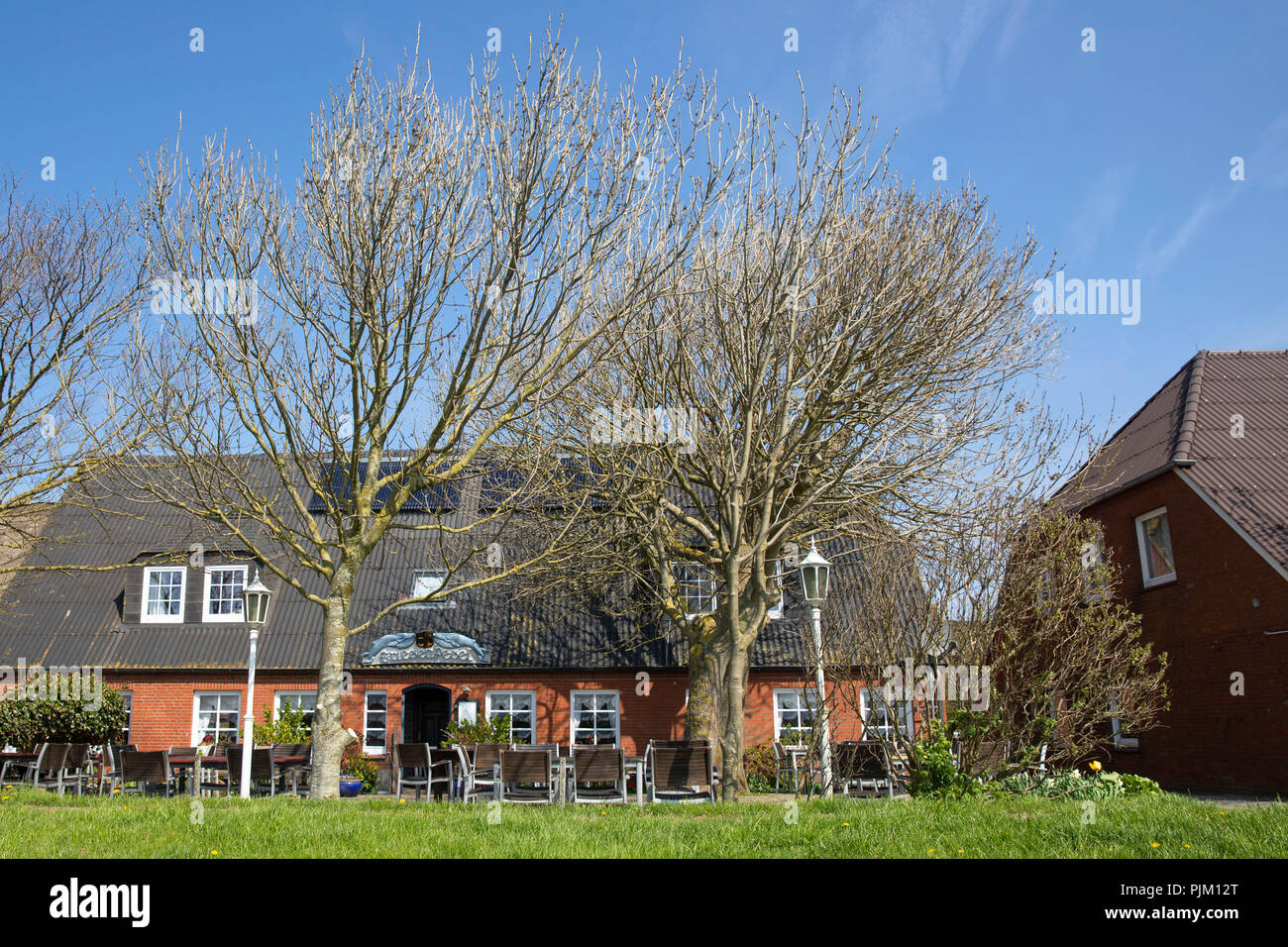 Deutschland, Schleswig-Holstein, Hallig Hooge, Backenswarft, Restaurant  Friesenpesel Stockfotografie - Alamy