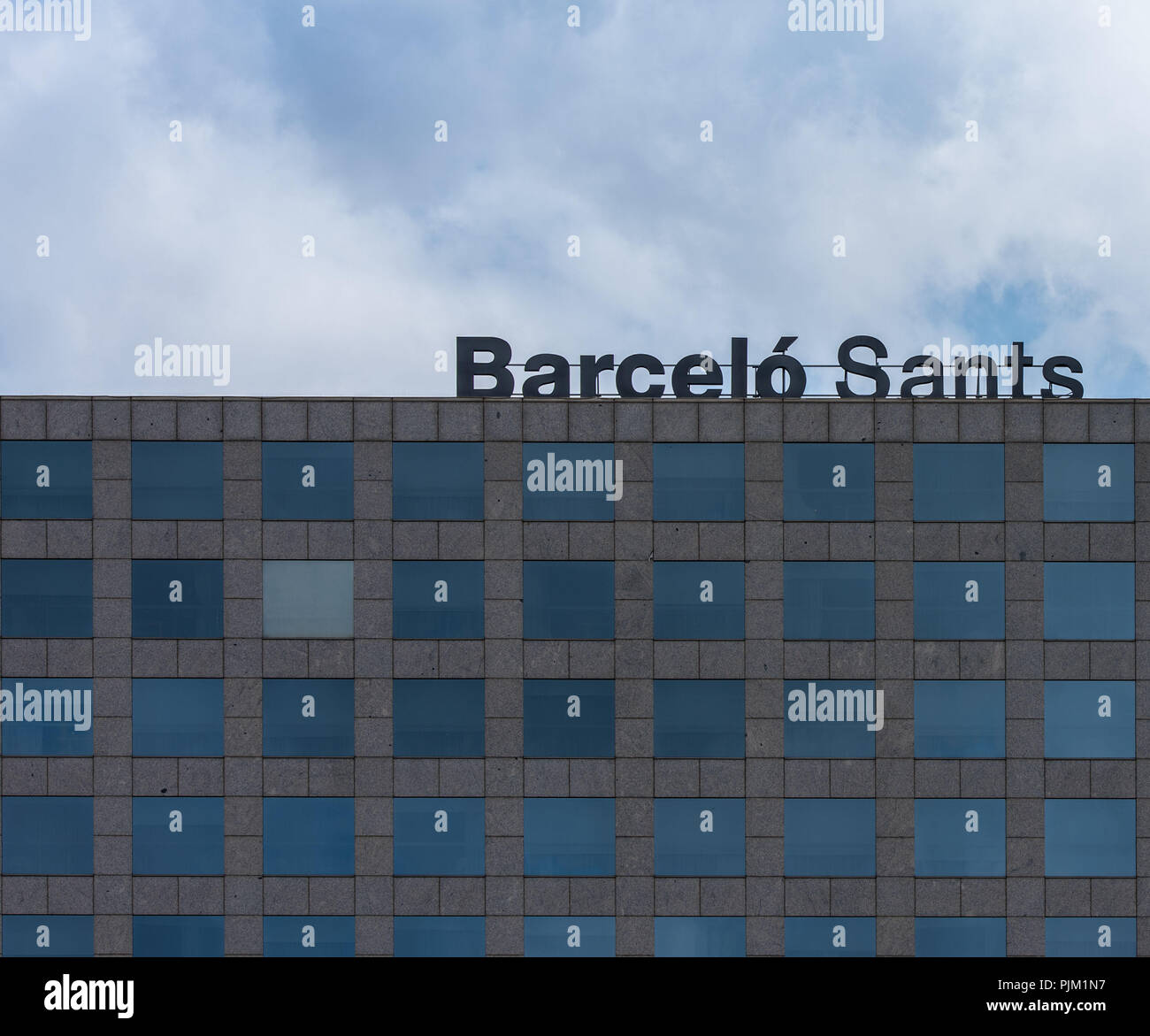 Die moderne Fassade des Hotel Barceló Sants in Barcelona. Stockfoto