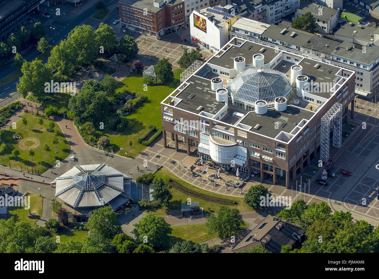 Rathaus Dortmund mit der U-Bahn station Stadthaus, Dortmund, Ruhrgebiet, Nordrhein-Westfalen, Deutschland Stockfoto