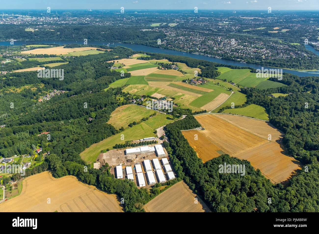 Bau der Flüchtlingslager auf dem Gelände des ehemaligen Kutel in Fischlaken, Essen, Ruhrgebiet, Nordrhein-Westfalen, Deutschland Stockfoto