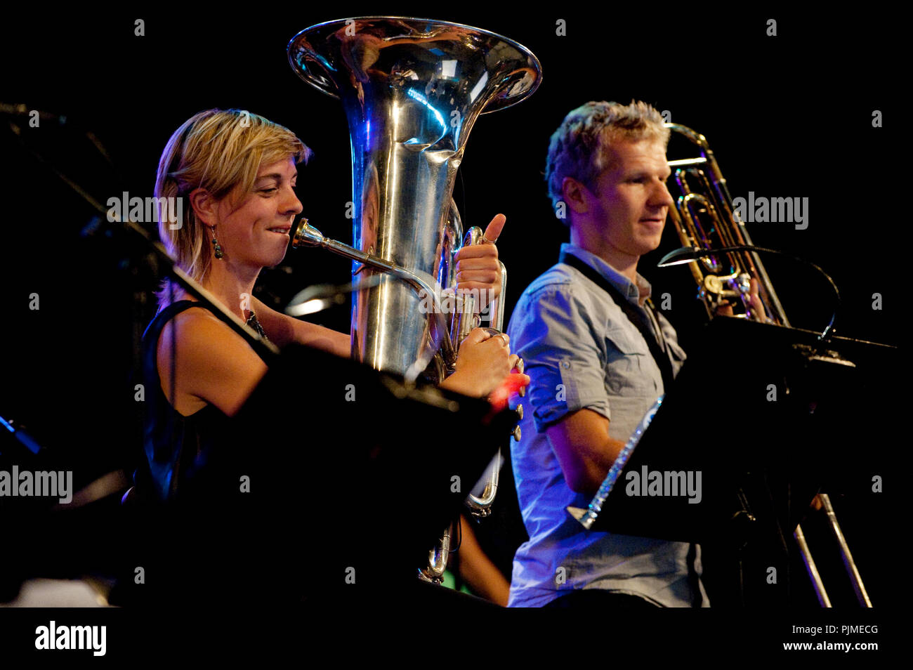 Belgische jazz big band ensemble Flat Earth Society spielen bei der Jazz Middelheim Festival in Antwerpen (Belgien, 13.08.2009) Stockfoto