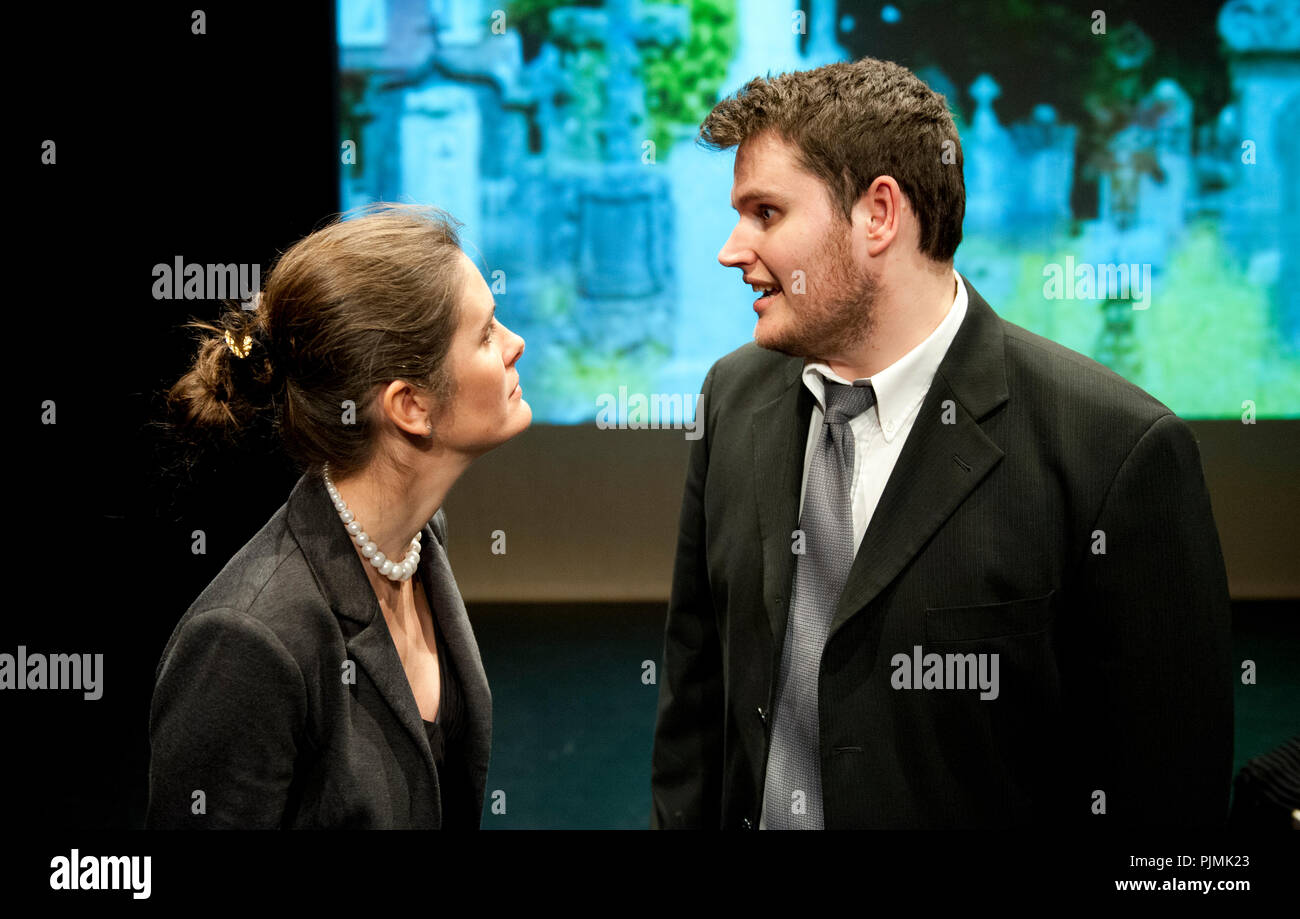 Theater Company De Dijlezonen Gelukzakken spielen'' von John Godber, unter der Regie von Frans Vanderschueren (Belgien, 24/04/2014) Stockfoto