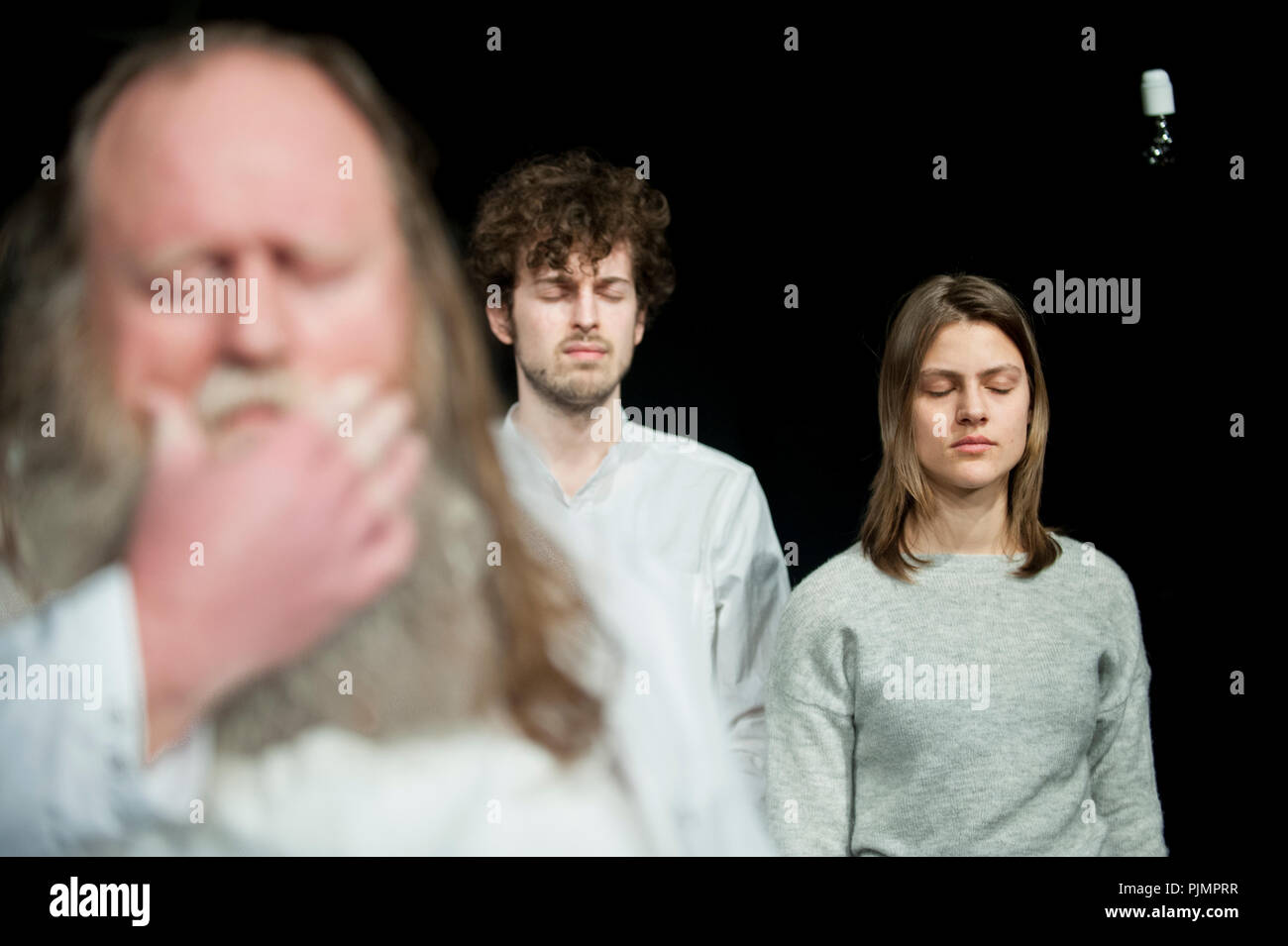 Theater Company De Reynaertghesellen spielen gute Leute, Nicht Brennen von Hilde Verboven, unter der Regie von Jan Schoolmeesters (Leuven, 02/03/2018) Stockfoto