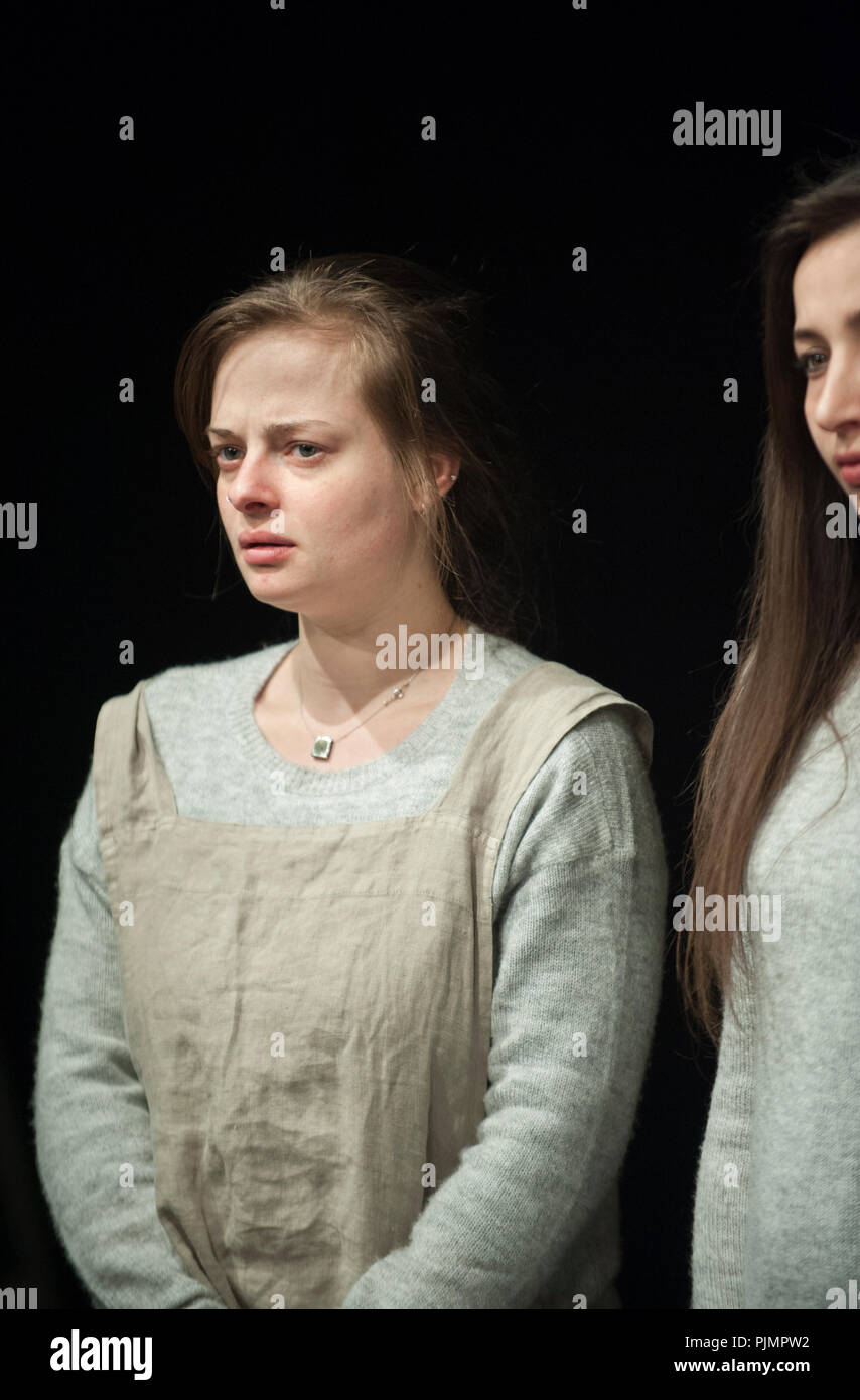Theater Company De Reynaertghesellen spielen gute Leute, Nicht Brennen von Hilde Verboven, unter der Regie von Jan Schoolmeesters (Leuven, 02/03/2018) Stockfoto