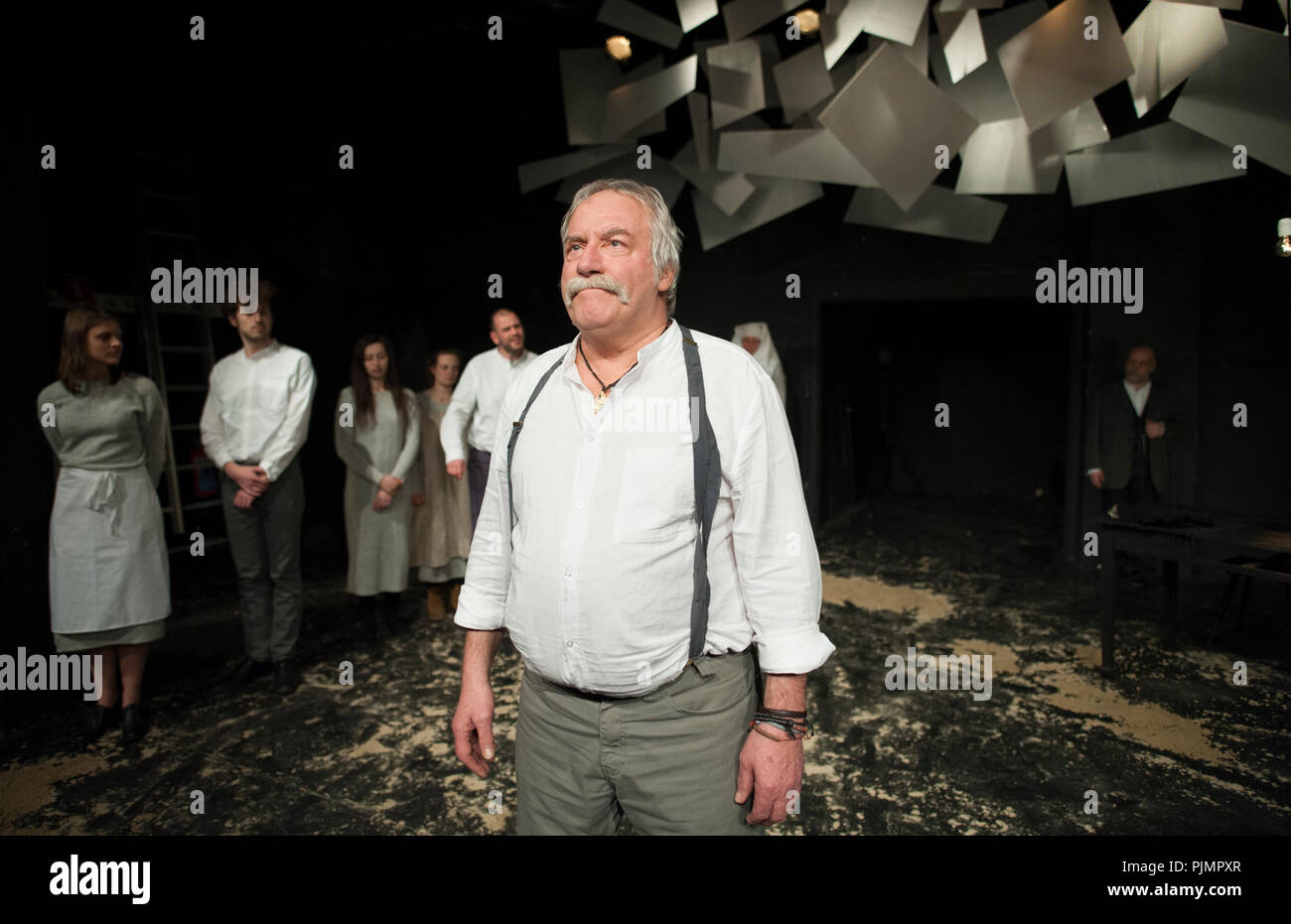 Theater Company De Reynaertghesellen spielen gute Leute, Nicht Brennen von Hilde Verboven, unter der Regie von Jan Schoolmeesters (Leuven, 02/03/2018) Stockfoto
