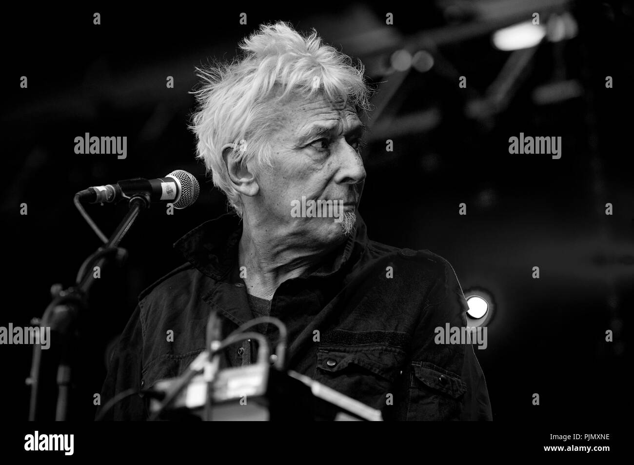 Velvet Underground Legende und Walisische Musiker, Komponist, Sänger und Songwriter John Cale im Konzert an der Mid-Zomer Festival in Leuven (Belgien, 28/07/201 Stockfoto