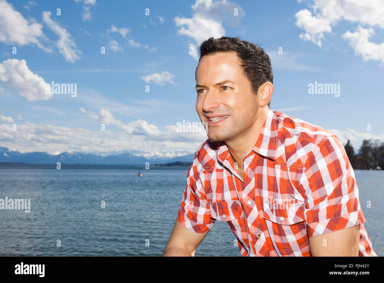 Ein junger Mann in den See, ein junger Mann bin Siehe Stockfoto
