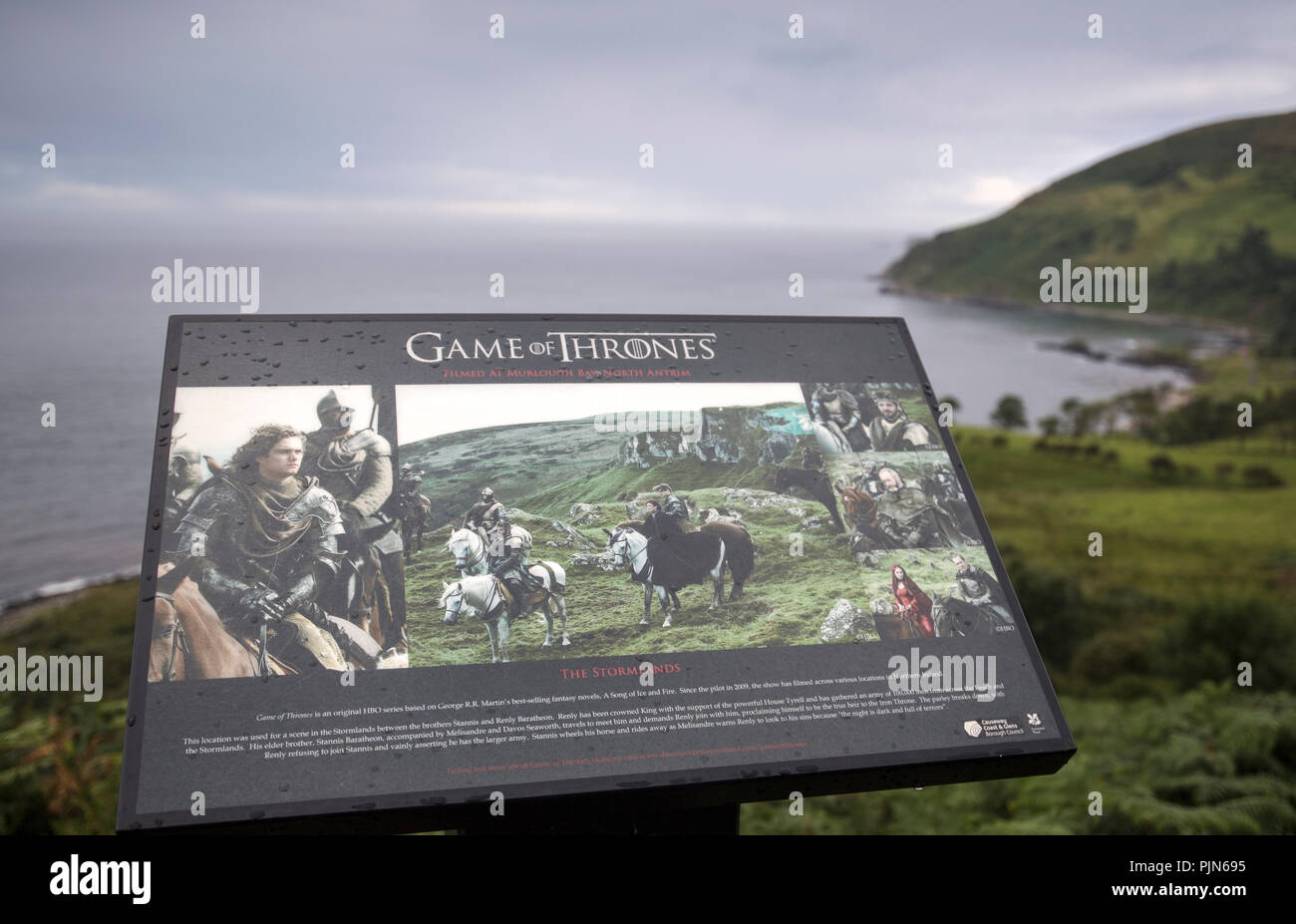 Besucher Infotafel am Murlough Bucht auf der CausewayCoast in County Antrim, Nordirland, verwendet als Standort in TV-Serien Spiel der Throne Stockfoto