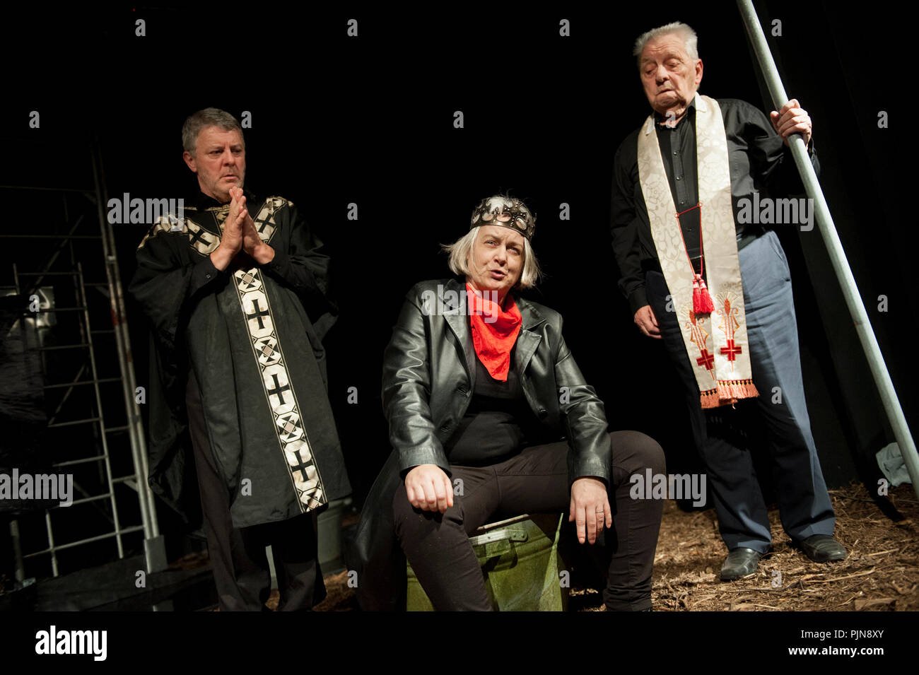 Theater Company De Reynaertghesellen spielen Hendrik De Vijfden von Tom Lanoye, Regie: Roger Van Gompel (Leuven, 09/11/2017) Stockfoto