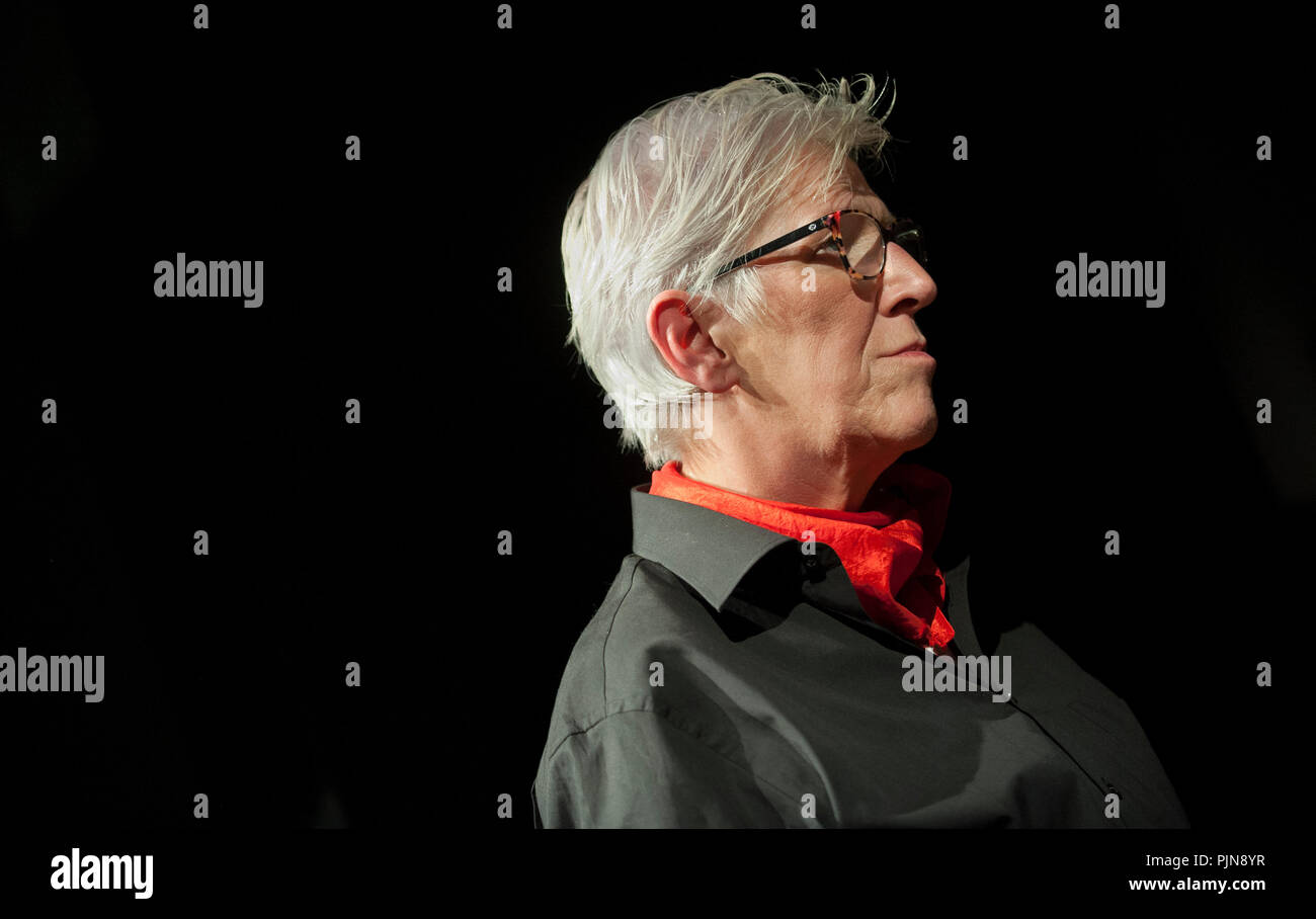 Theater Company De Reynaertghesellen spielen Hendrik De Vijfden von Tom Lanoye, Regie: Roger Van Gompel (Leuven, 09/11/2017) Stockfoto