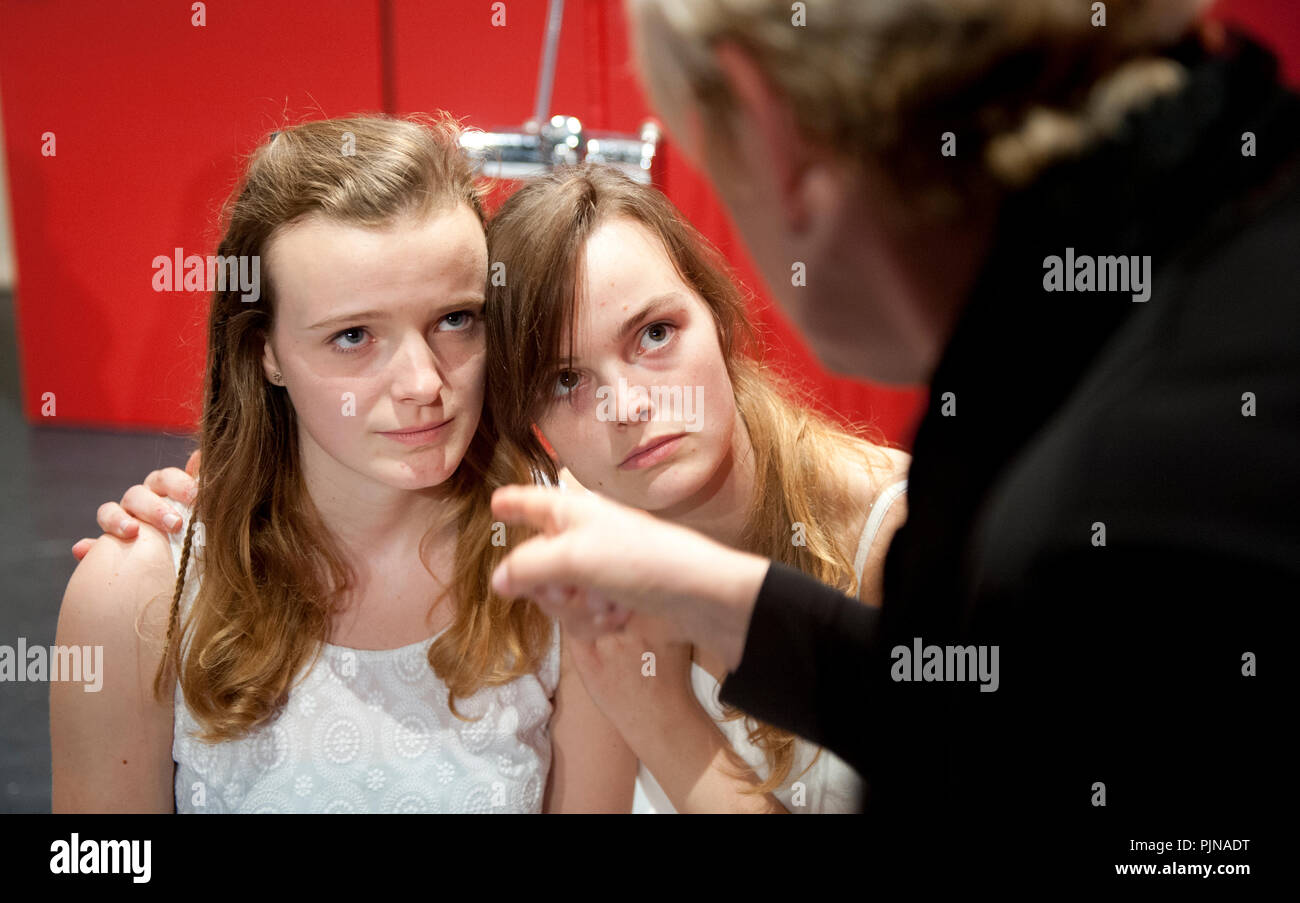 Theater Company De Dijlezonen spielen 'Het Huis van Bernarda Alba" von Federico Garcia Lorca, unter der Regie von Frans Vanderschueren (Belgien, 16/10/2014) Stockfoto