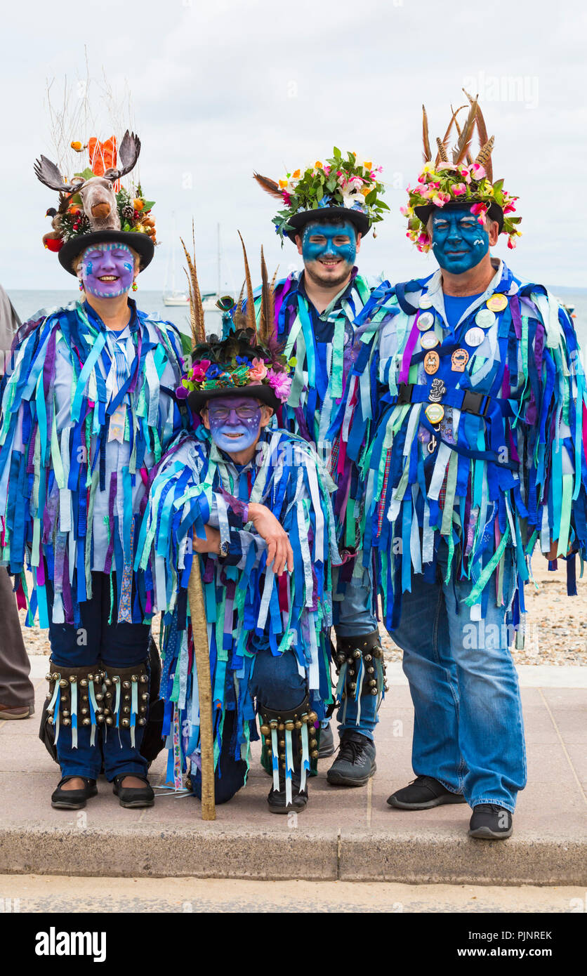 Swanage, Dorset, Großbritannien. 8. Sep 2018. Menschenmassen strömen zu den Swanage Folk Festival der Tanzgruppen und Musik entlang der Küste zu sehen. Morris Dancers - Mitglieder des Exmoor Grenze Morris Gruppe. Credit: Carolyn Jenkins/Alamy leben Nachrichten Stockfoto