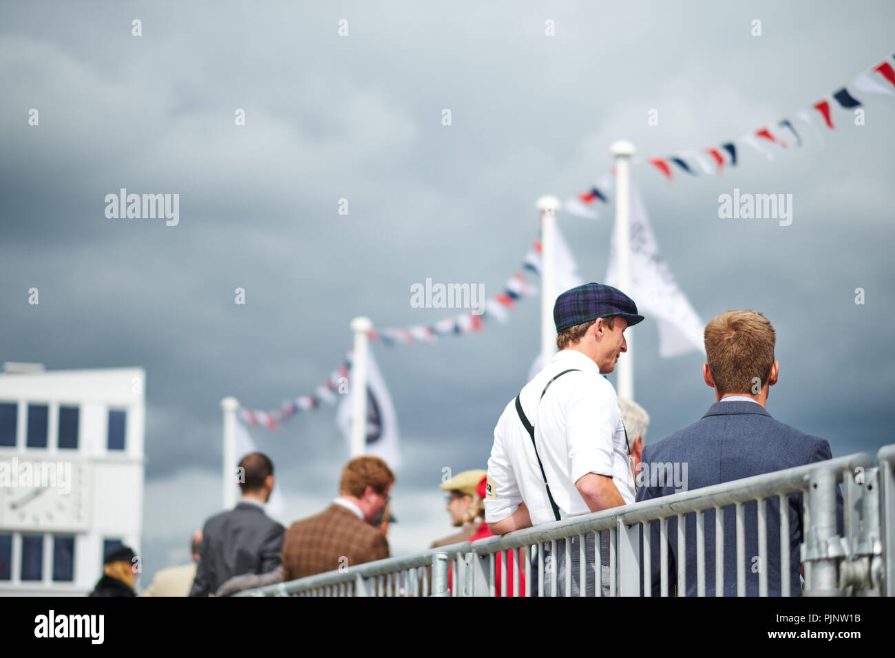 Chichester, West Sussex, UK, 8. September 2018. Menschen in Goodwood während des Goodwood Revival in Goodwood Motor Circuit. Foto: Gergo Toth/Alamy leben Nachrichten Stockfoto