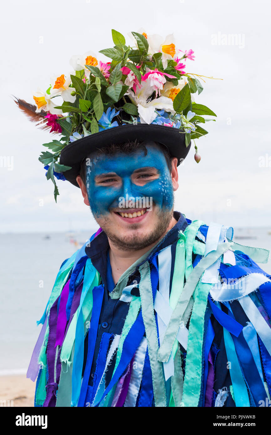 Swanage, Dorset, Großbritannien. 8. Sep 2018. Menschenmassen strömen zu den Swanage Folk Festival der Tanzgruppen und Musik entlang der Küste zu sehen. Morris Tänzerin - Mitglied des Exmoor Grenze Morris Group Credit: Carolyn Jenkins/Alamy leben Nachrichten Stockfoto