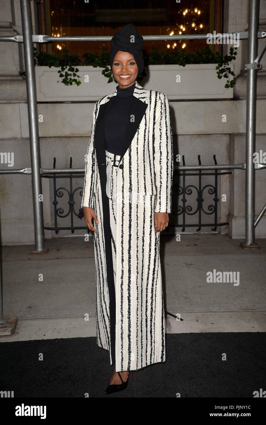 Halima Aden heraus und über für Celebrity Candids-FR,, New York, NY, 7. September 2018. Foto: Kristin Callahan/Everett Collection Stockfoto