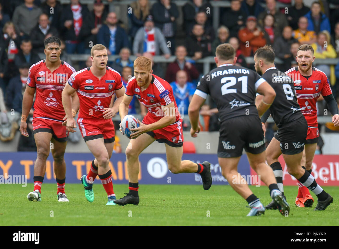 Manchester, Großbritannien. 08 Sep, 2018. 8. September 2018, AJ Bell Stadium, Manchester, England; Betfred Super League Qualifier, Runde 4, Salford Roten Teufel v Toronto Wolfpack; Kris Welham von Salford Roten Teufel trägt die Kugel oben Credit: Aktuelles Bilder/Alamy leben Nachrichten Stockfoto