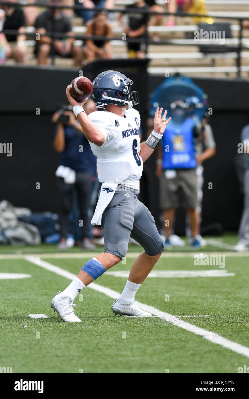 Nashville. 08 Sep, 2018. Nevada Quarterback Ty Gangi (6) das Bestehen der Ball während des Spiels zwischen der Nevada Wolf Pack und dem Vanderbilt Commodores bei Vanderbilt Stadion in Nashville. TN. Thomas McEwen/CSM/Alamy leben Nachrichten Stockfoto
