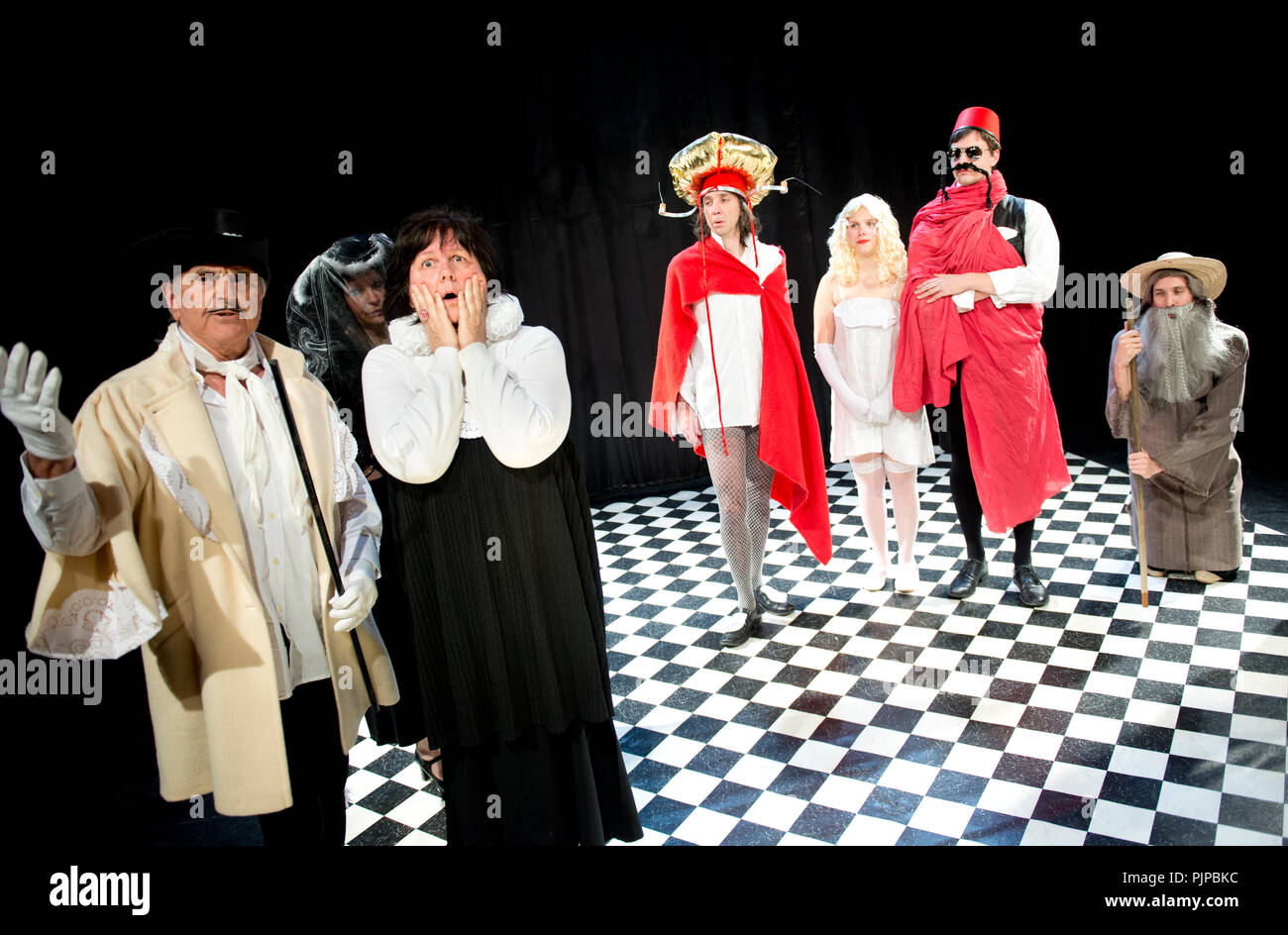 Theater Company De Reynaertghesellen spielen Le Bourgeois gentilhomme von Molière unter der Regie von entscheidender Schraenen (Belgien, 28/04/2015) Stockfoto