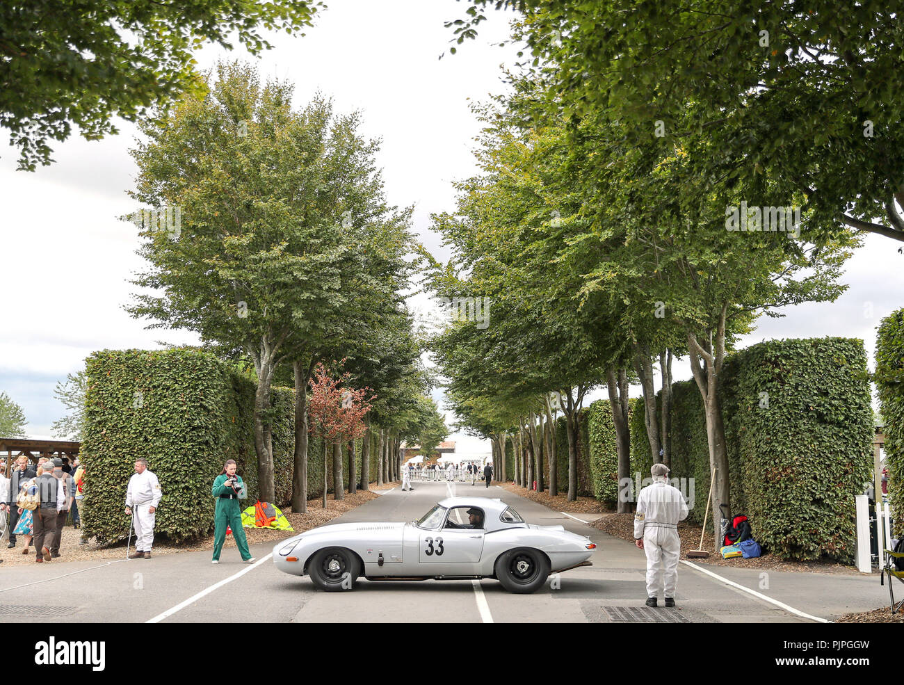Ein Auto ist wieder in den paddock an Tag zwei des Goodwood Revival im