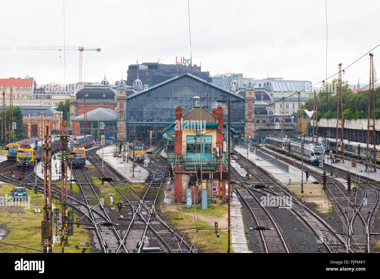 Budapest Nyugati Bahnhof An Einem Bewolkten Stockfotografie Alamy