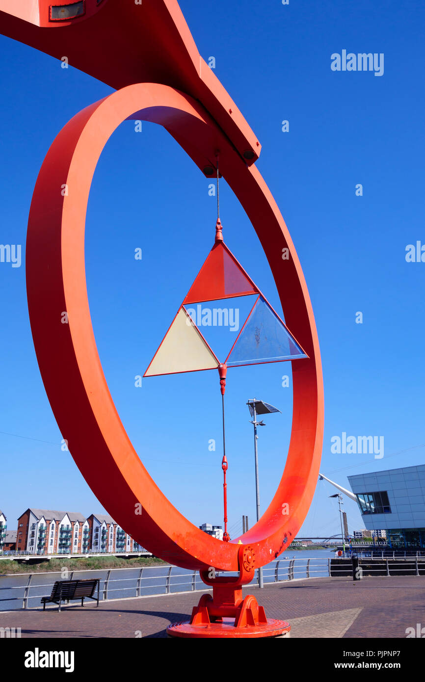 Der Stahl Wave Skulptur Fluss Usk und Universität von South Wales Newport Gwent Wales Stockfoto