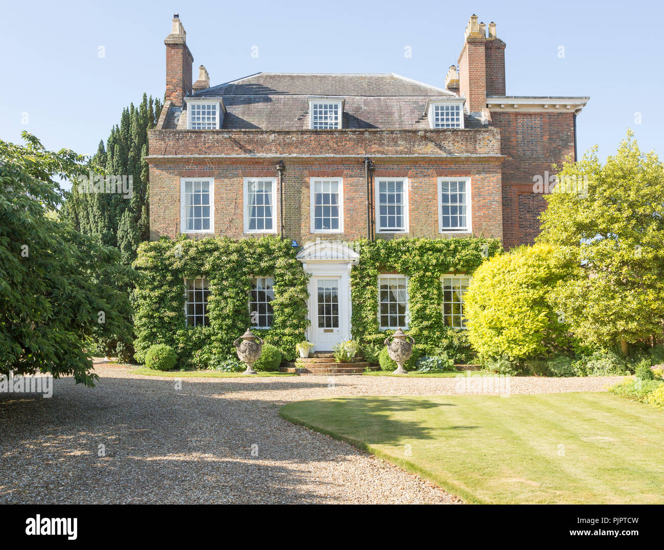 Georgianische Architektur Country House Mansion, Lockeridge Haus gebaut 1700 bis 1734, Lockeridge, Marlborough, Wiltshire, England, Großbritannien Stockfoto