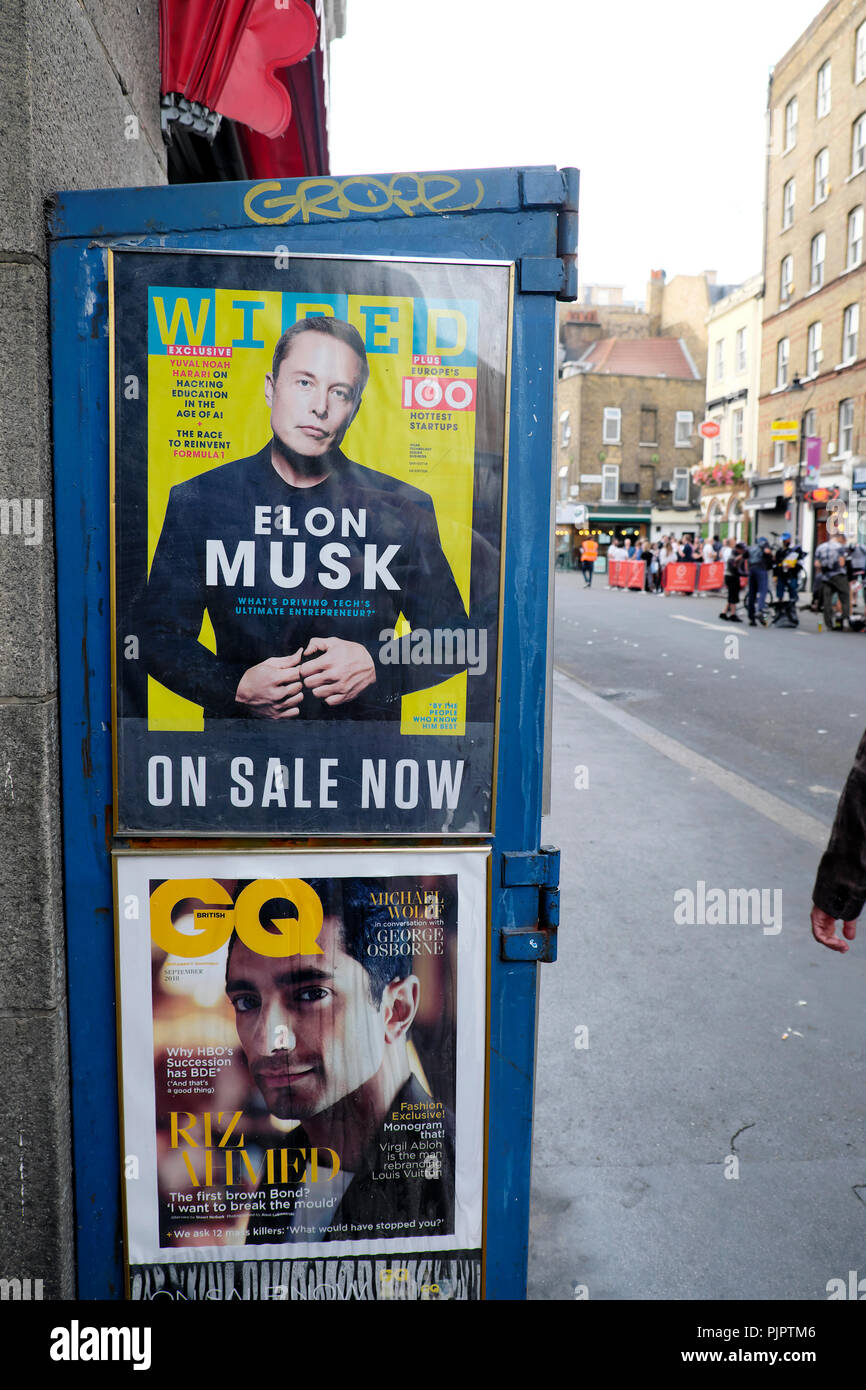 Die Unternehmerin Elon Musk auf dem Cover des Wired Magazine und des Schauspielers Riz Ahmed auf dem Titelbild von GQ vor einem Zeitungskiosk im Jahr 2018 in London, Großbritannien, KATHY DEWITT Stockfoto