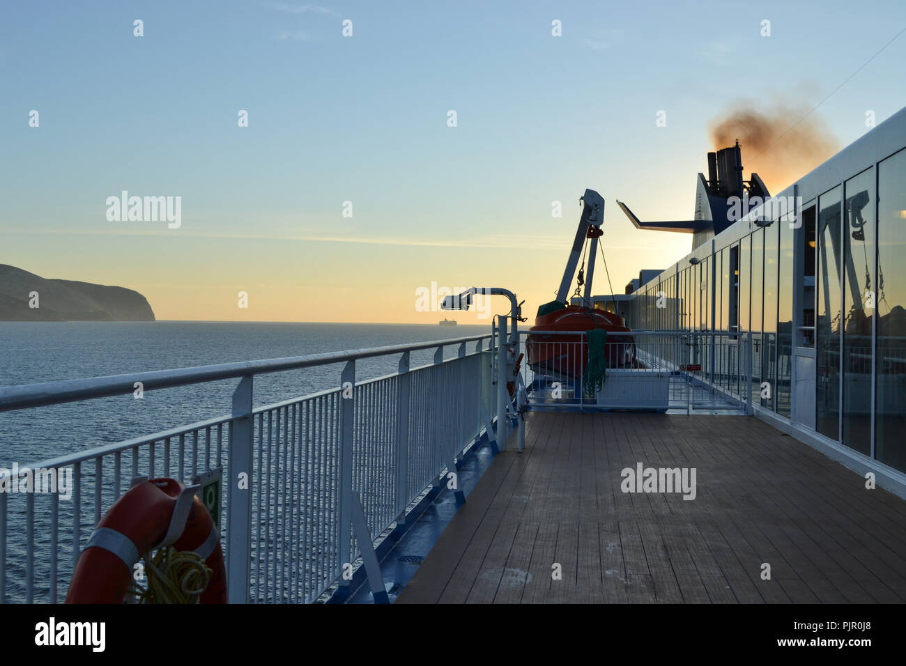 Kreuzfahrtschiff nach Olbia Hafen kommen, Insel Sardinien, morgen Szene Stockfoto