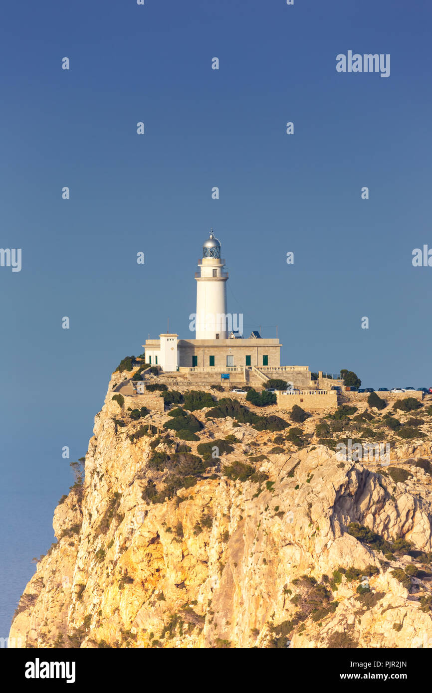 Leuchtturm Cap Formentor Mallorca copyspace Hochformat Balearen Spanien reisen Platz kopieren Stockfoto
