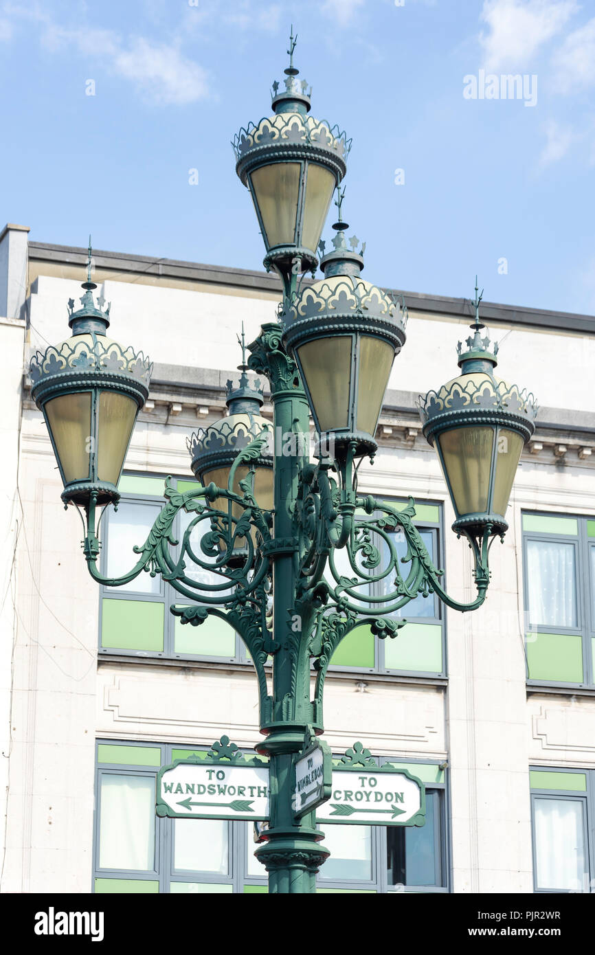 Victorian Lamp Post, Mitcham Road, Tooting, Londoner Stadtteil Wandsworth, Greater London, England, Vereinigtes Königreich Stockfoto