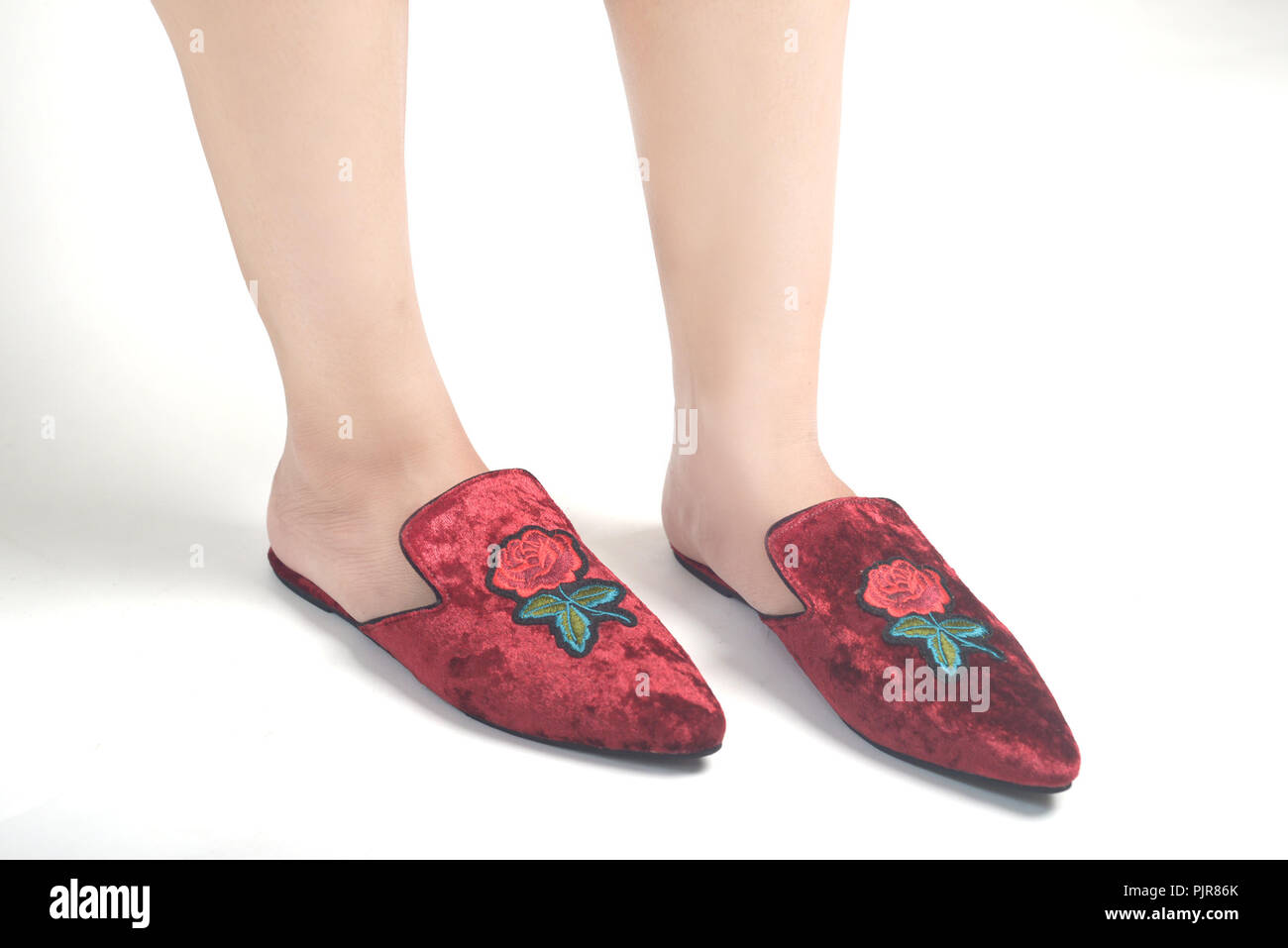 Mädchen Schuhe auf weißem Hintergrund Stockfoto