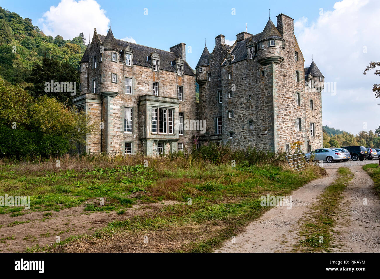 Die dramatischen Wiederhergestellt aus dem 16. Jahrhundert, vier Geschichte Castle Menzies, einmal einen rechteckigen Turm aber später umgewandelt in eine Z-Plan befestigte Residenz Stockfoto