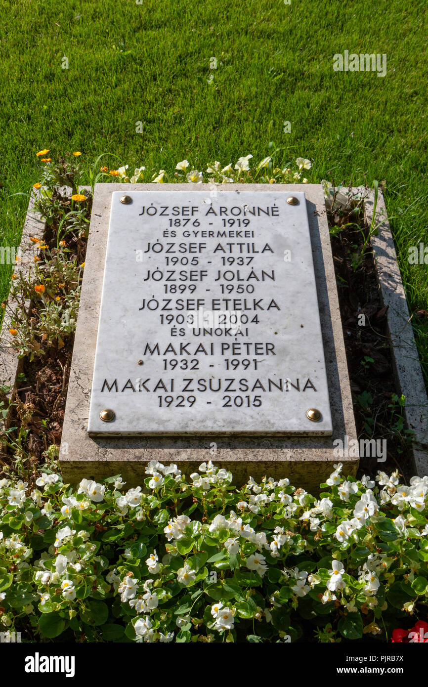 Grab von Attila József in der Kerepesi Friedhof (Fiume Straße nationalen Friedhof), Budapest, Ungarn. Stockfoto