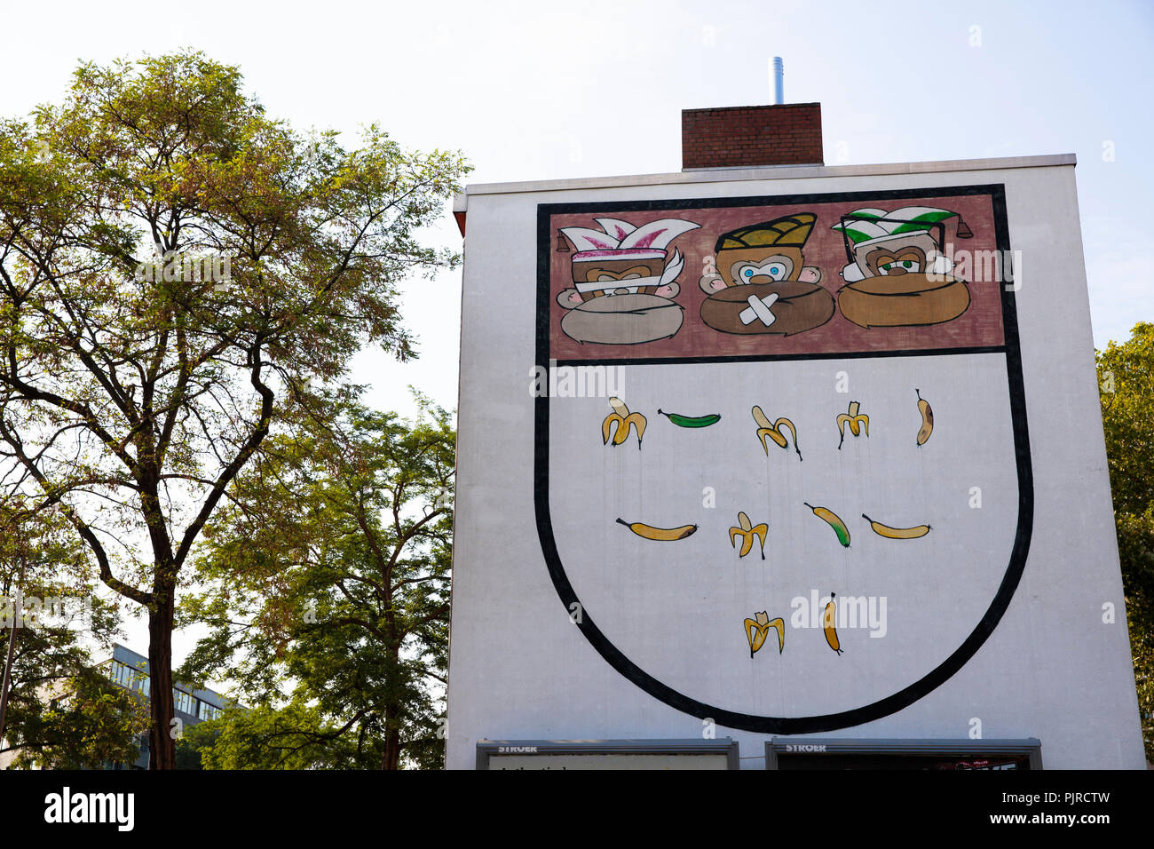 Die drei Affen, Cartoon des Kölner Stadtwappen auf einem Haus Wand an der die Subbelrather Straße Ecke Innere Kanalstreet [Ich sehe nichts, ich sage nichts Stockfoto