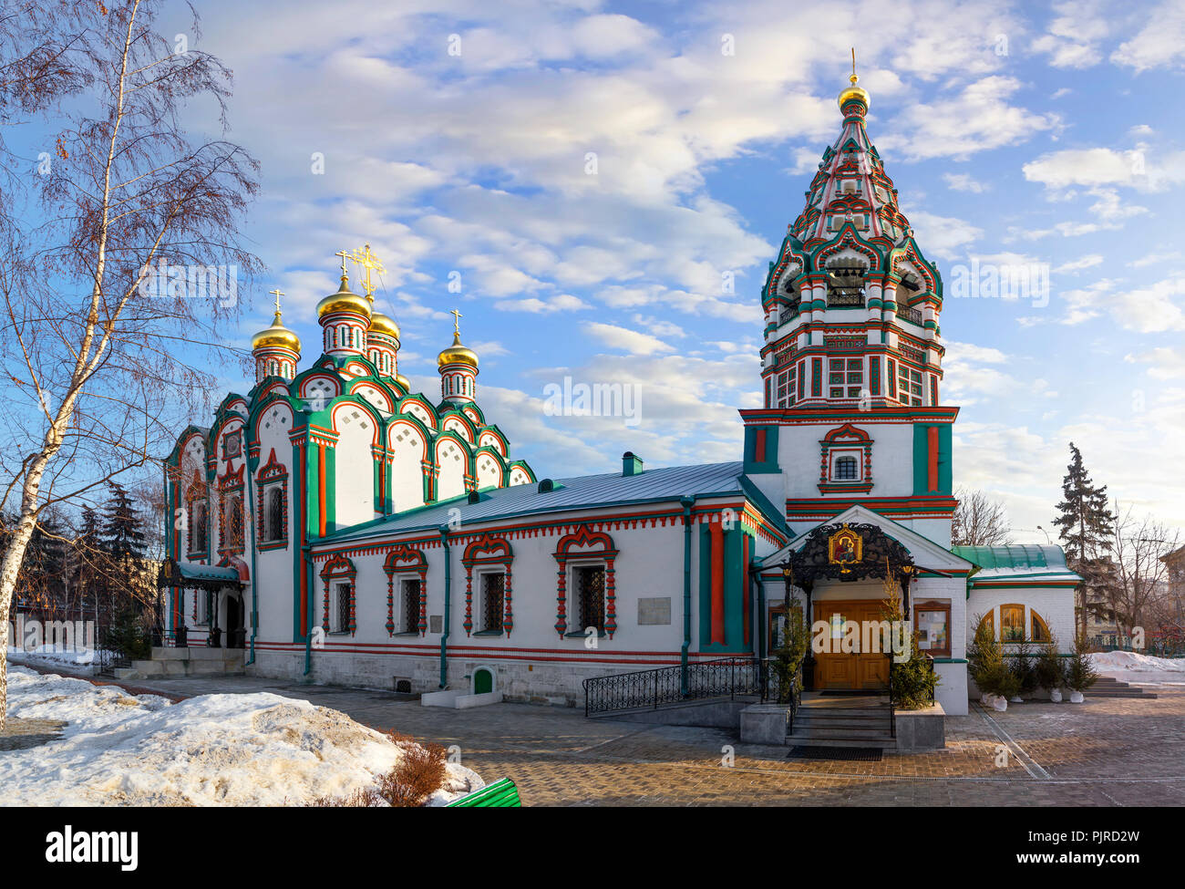 Kirche von St. Nikolaus in Chamowniki an einem sonnigen Tag. Russland Moskau Stockfoto