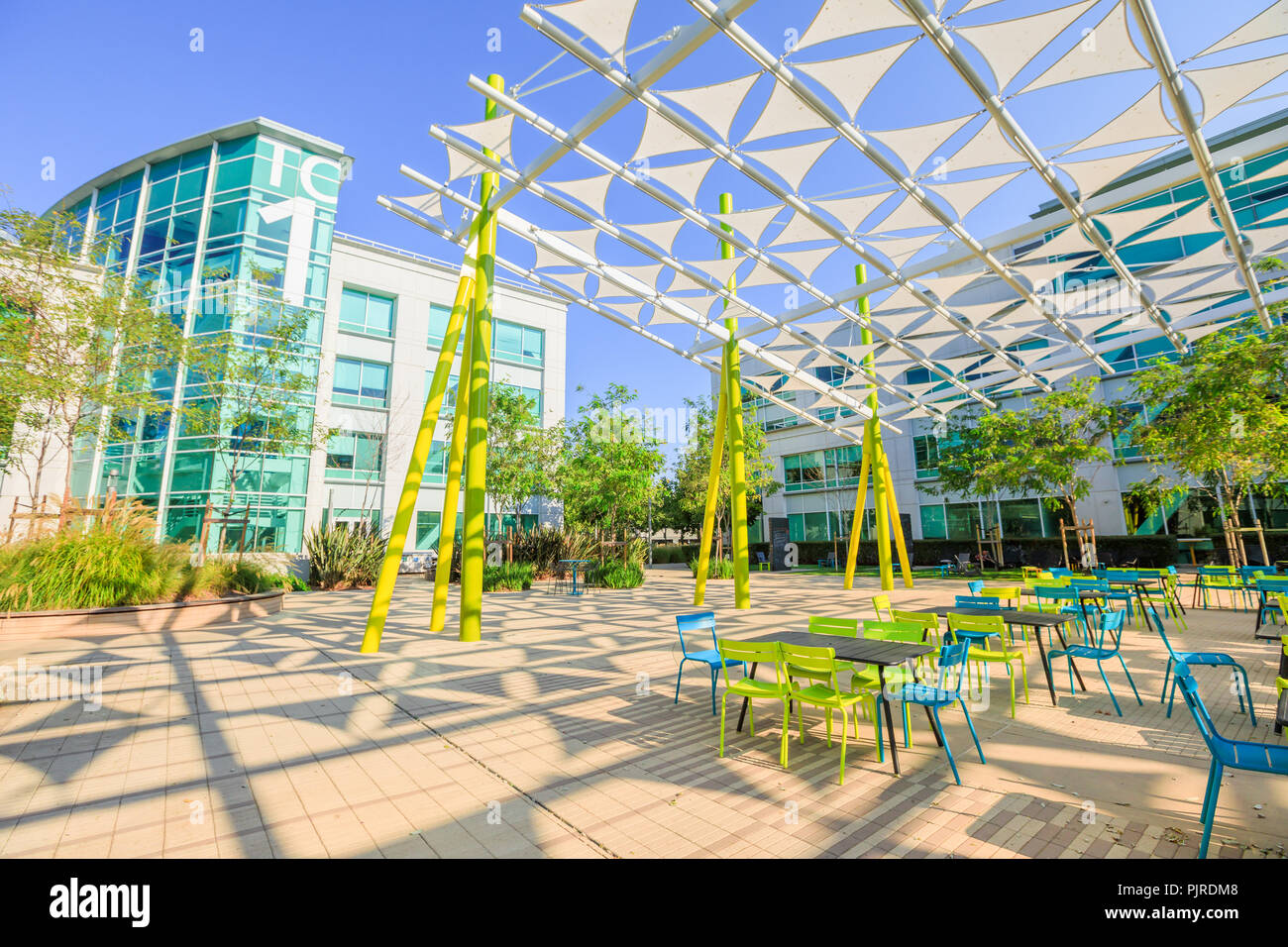 Sunnyvale, Kalifornien, USA - 13. August 2018: Moderne Architektur der Google Tech Ecken, die Google Campus in Sunnyvale, Silicon Valley. Gebäude TC 1. Stockfoto