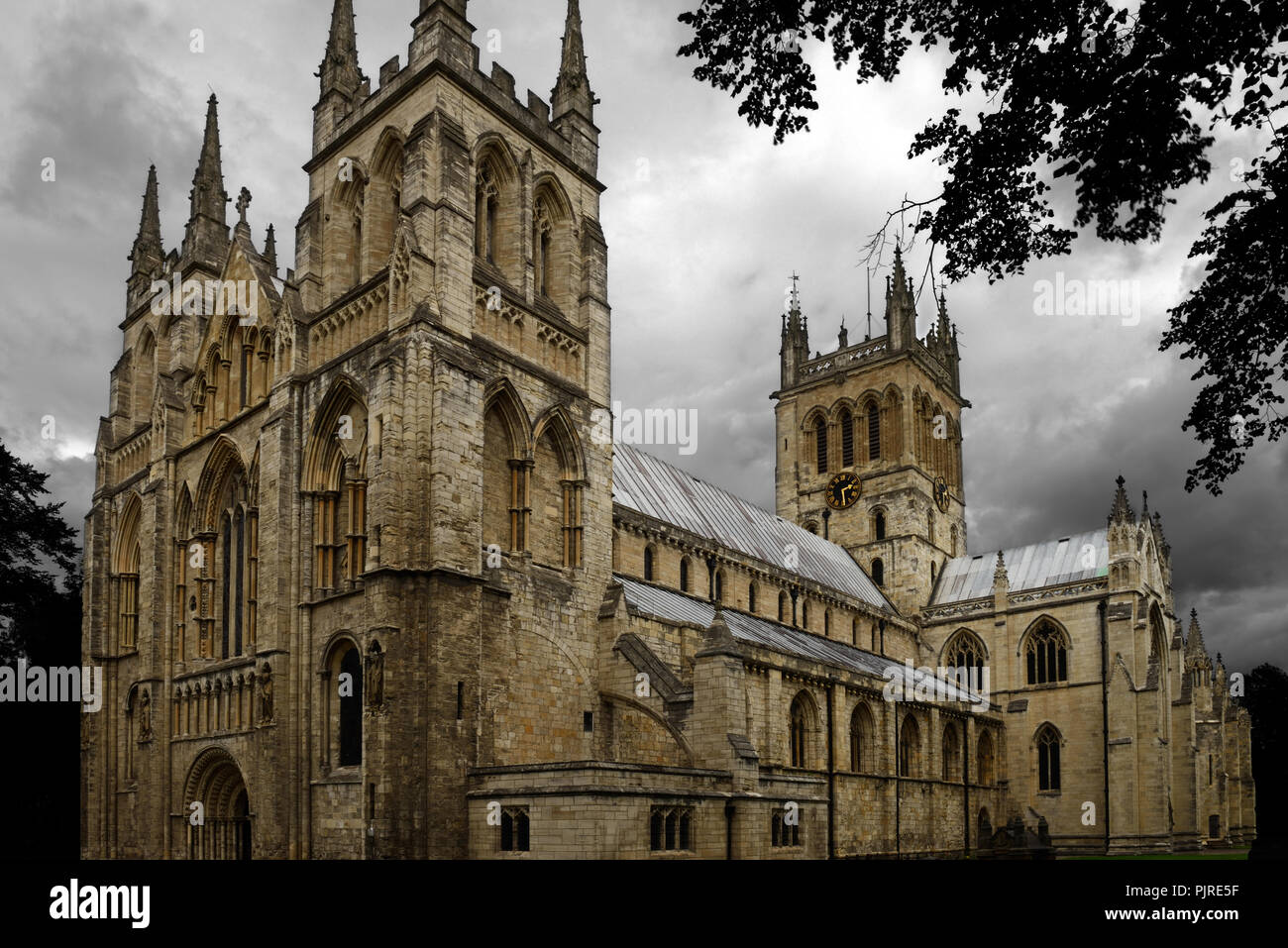 Selby Abbey, Selby, North Yorkshire, ist ein seltenes Beispiel für eine Abteikirche aus der mittelalterlichen Zeit. Es ist wie etwas aus einem Harry Potter-Film. Stockfoto