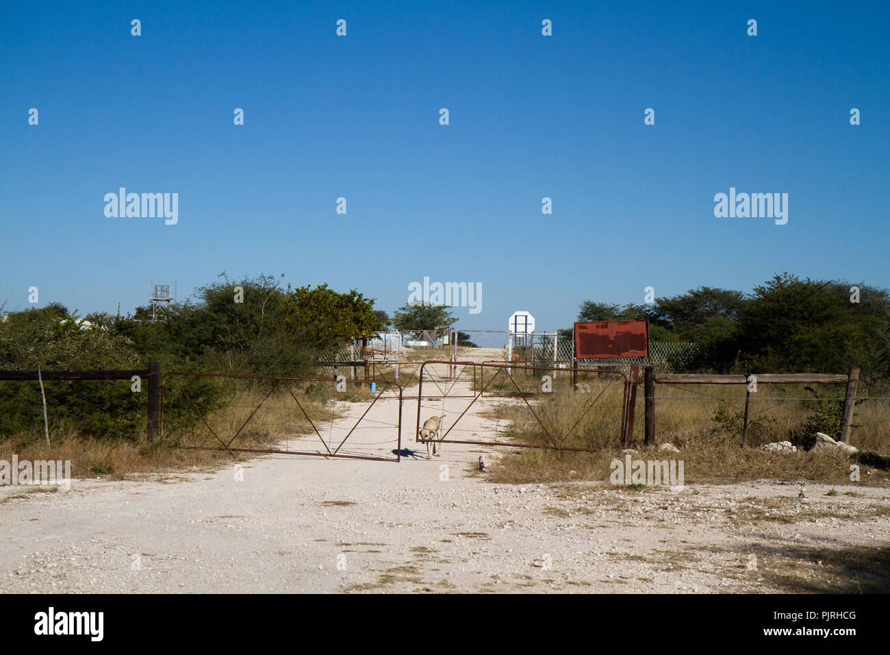 Grenze zwischen Namibia und Botswana Stockfoto