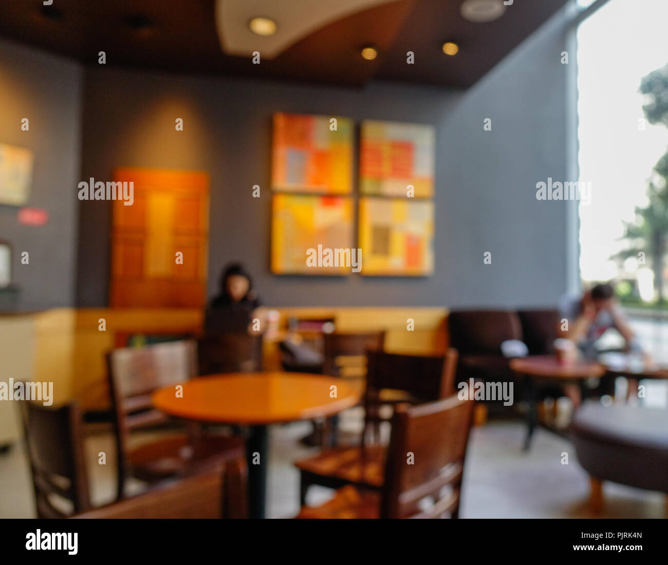 Verschwommenes Bild Licht Bild Hintergrund Auf Kaffee Cafe Shop Oder Moderne Cafeteria Konzept Stockfotografie Alamy