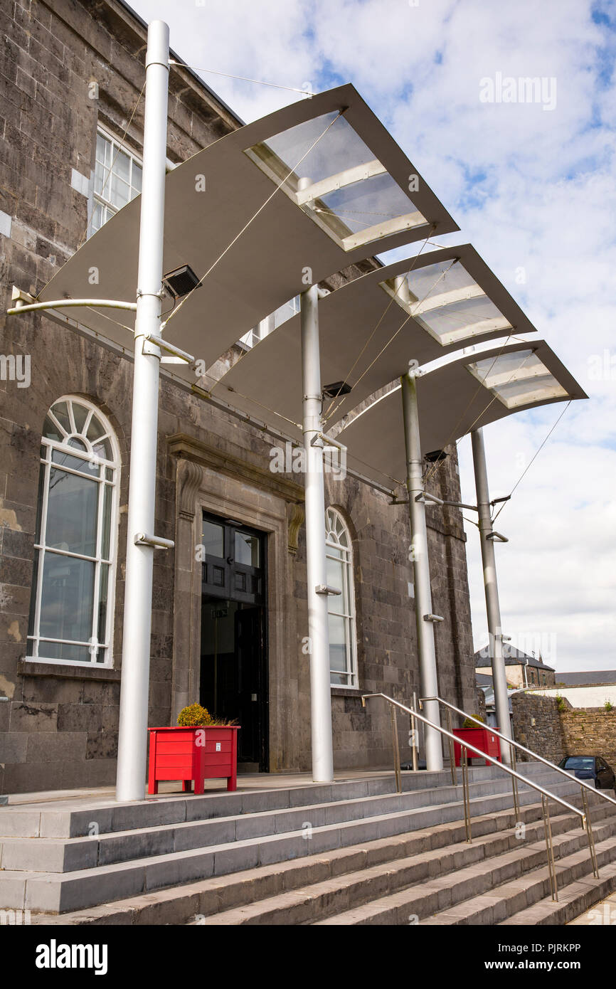 Irland, Co Leitrim, Carrick-on-Shannon, St George's Terrasse, das Dock Arts Center in ehemaligen Gerichtsgebäude Stockfoto