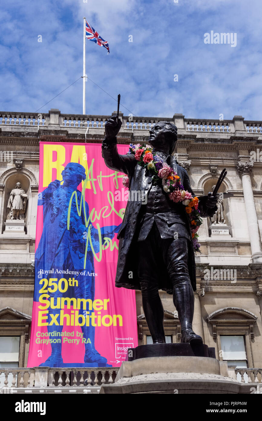 Statue von Sir Joshua Reynolds an der Königlichen Akademie der Künste, Piccadilly, London England United Kingdom UK Stockfoto