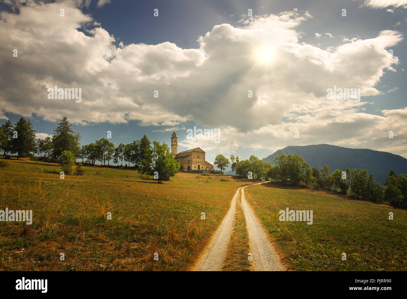 Heiligtum Santuario (Kirche) di Santa Maria di Morinesio (Stroppo, Cuneo, Piemont, Italien) Stockfoto