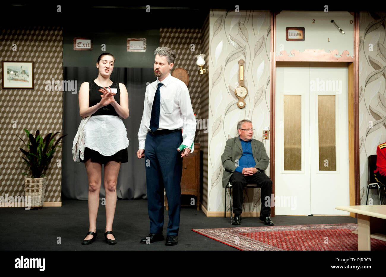 Theater Company Toneel Linden spielen "Oud Ja, Maar Nog nicht Versleten" von Hilda Vleugels, unter der Regie von Manu Gemoets (Belgien, 21/04/2014) Stockfoto