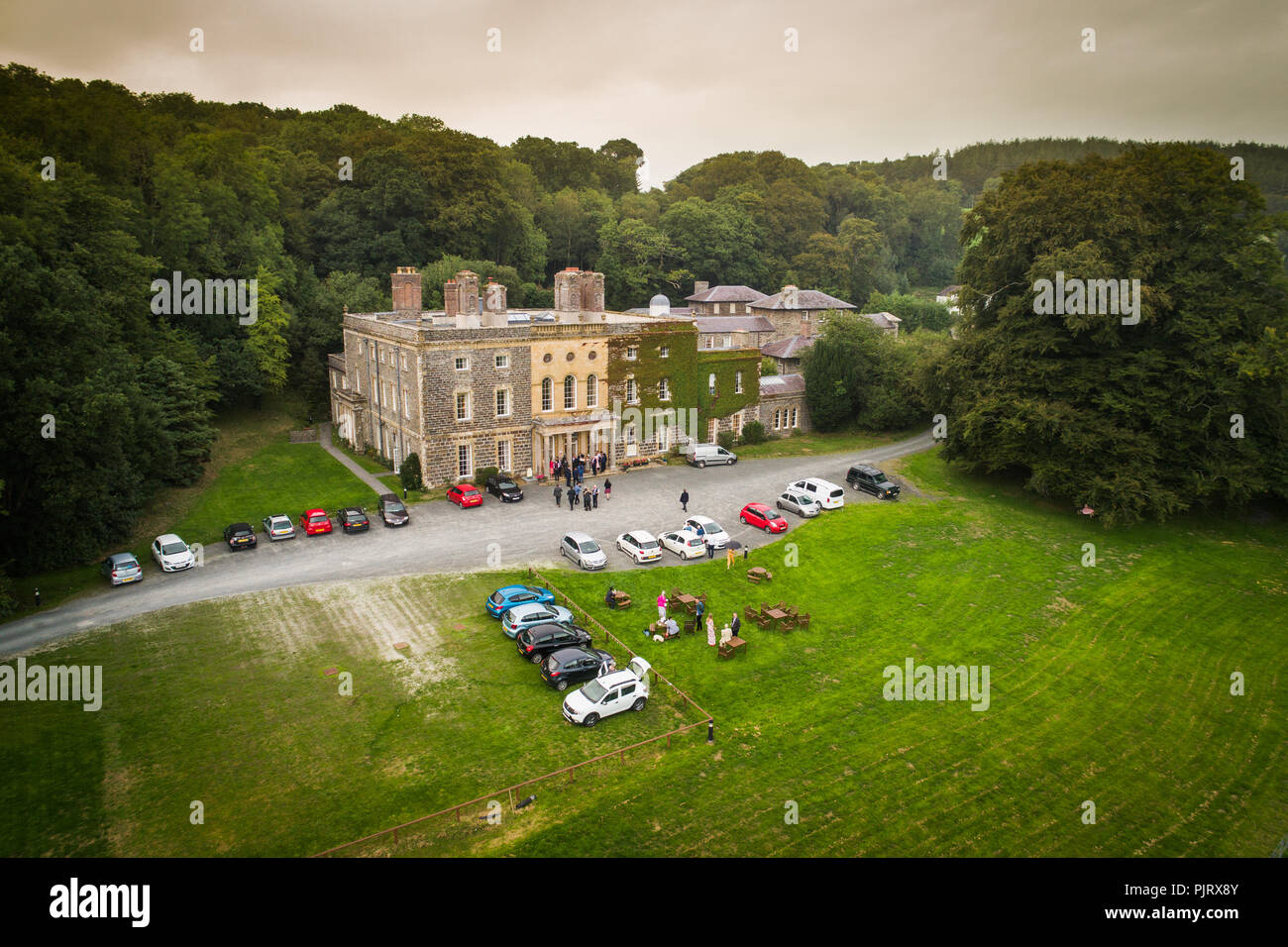 Antenne drone Ansicht des abgeschiedenen 5 Sterne Luxus Nanteos Mansion Country House Hotel, am Rande von Aberystwyth Wales UK Stockfoto